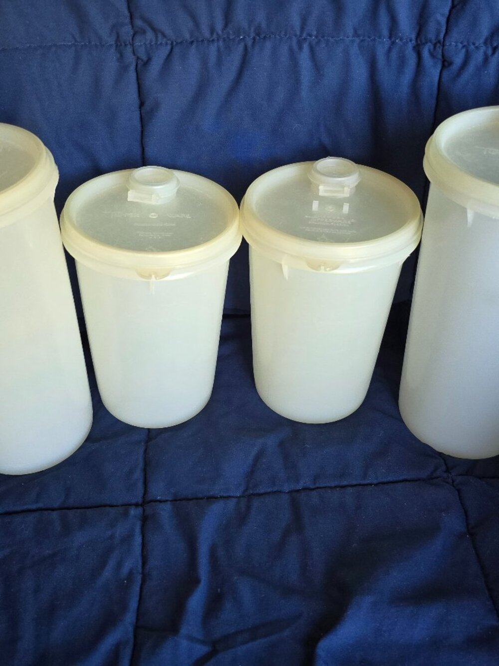 Vintage Tupperware 1-quart and 1.5-quart Handolier beverage pitches